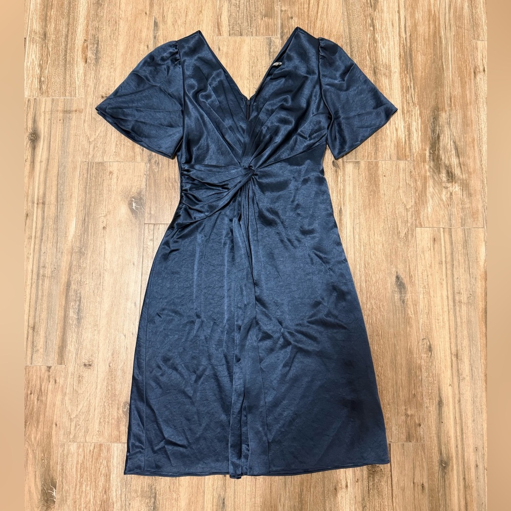 $420 Elie Tahari Elegant Size 2 Navy Blue V Neck Women's Dress